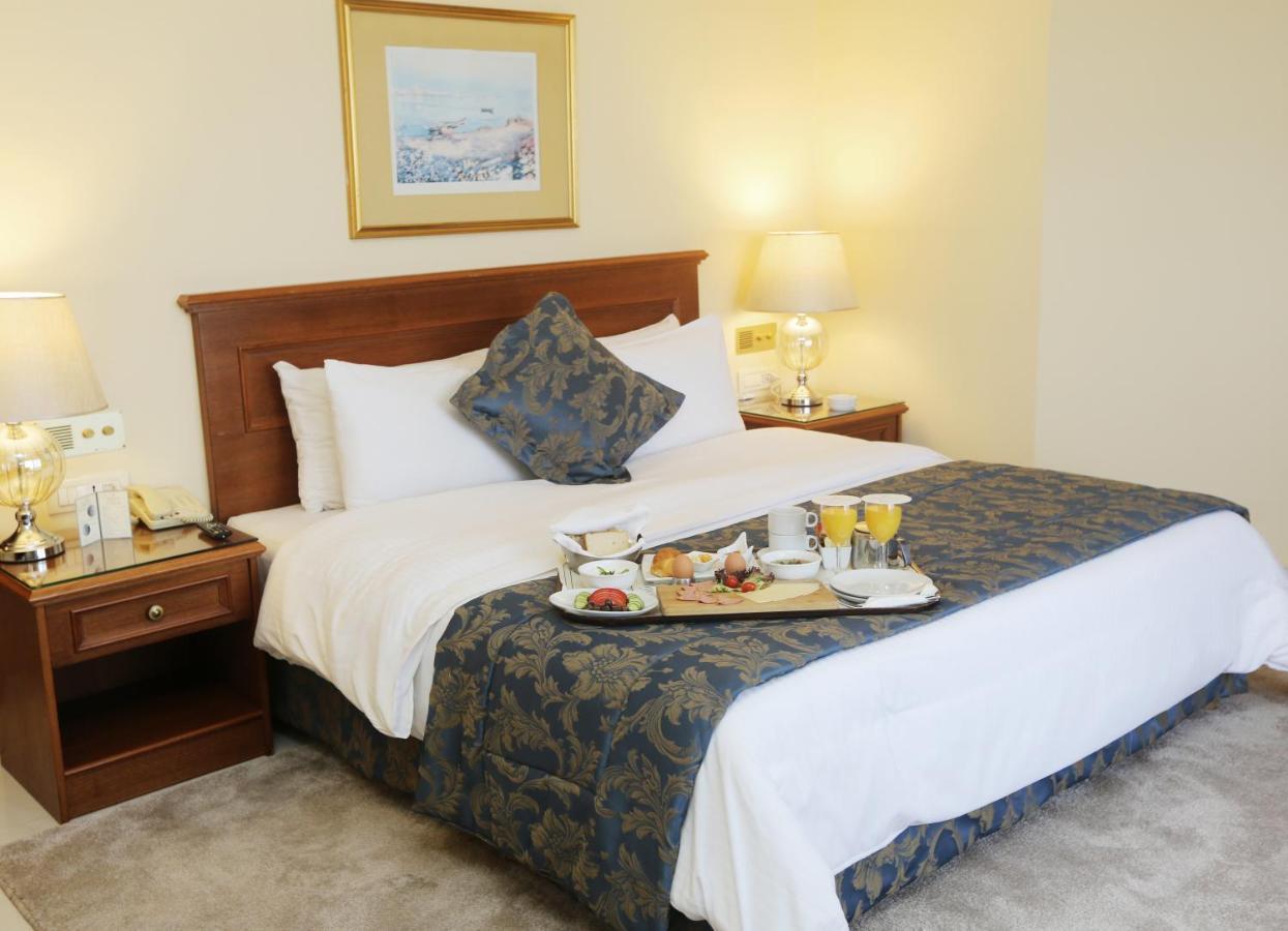 Bayview Hotel Beirut Esterno foto